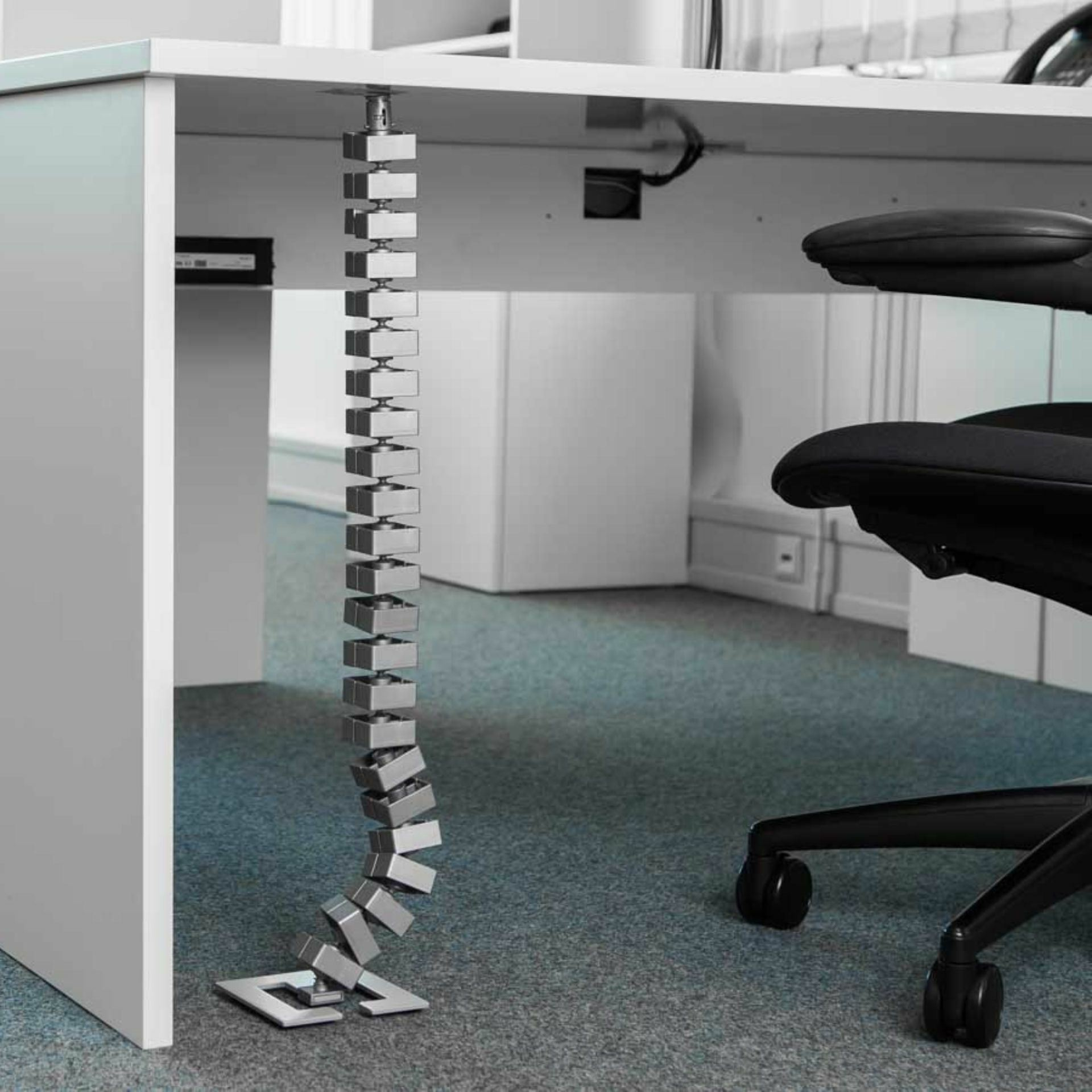 bachmann_organizator_kablov_quadro_set_srebrn_930.017_2.jpg
