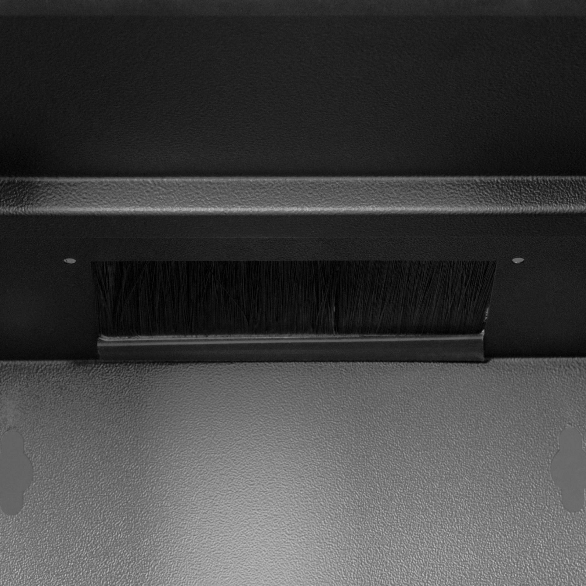 digitus_250mm_kabinet_12u_595x315x300_črn_dn-49105_4.jpg
