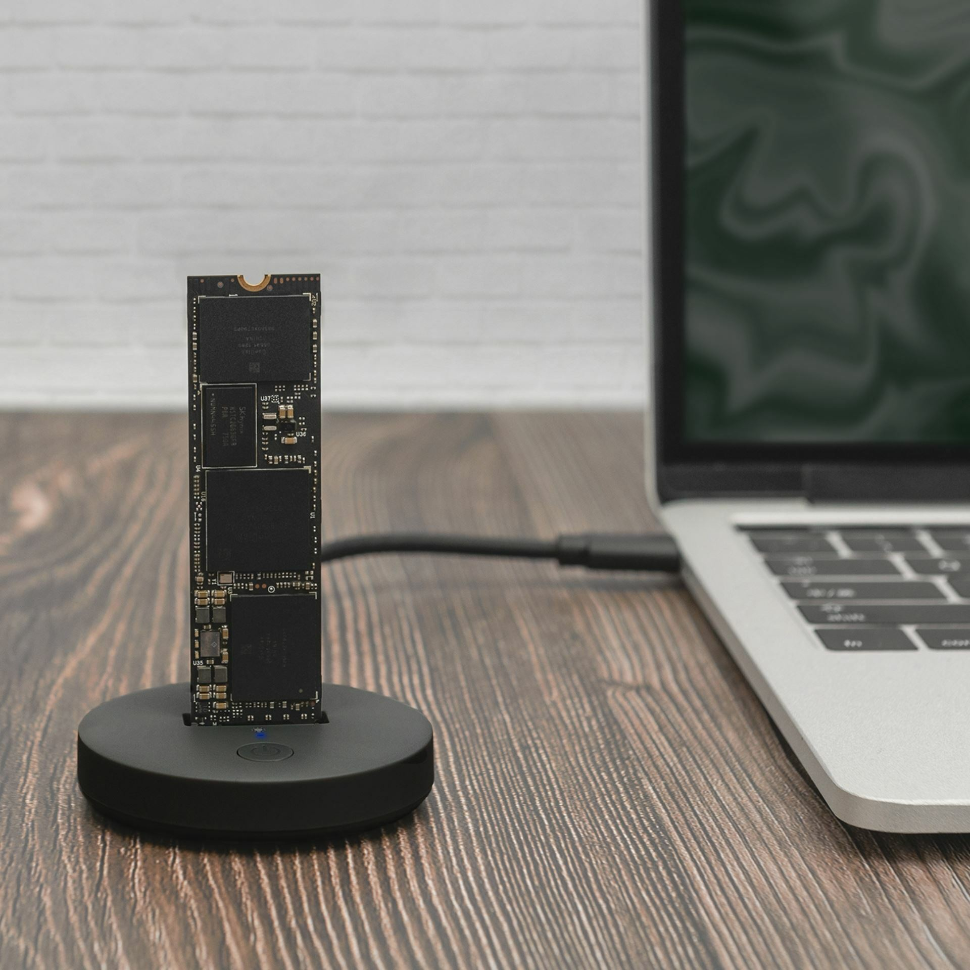 digitus_čitalec_diskov_usb_3.2_gen2_tipc_za_m.2_sata_nvme_pcie_ssd_da-71547_6.jpg
