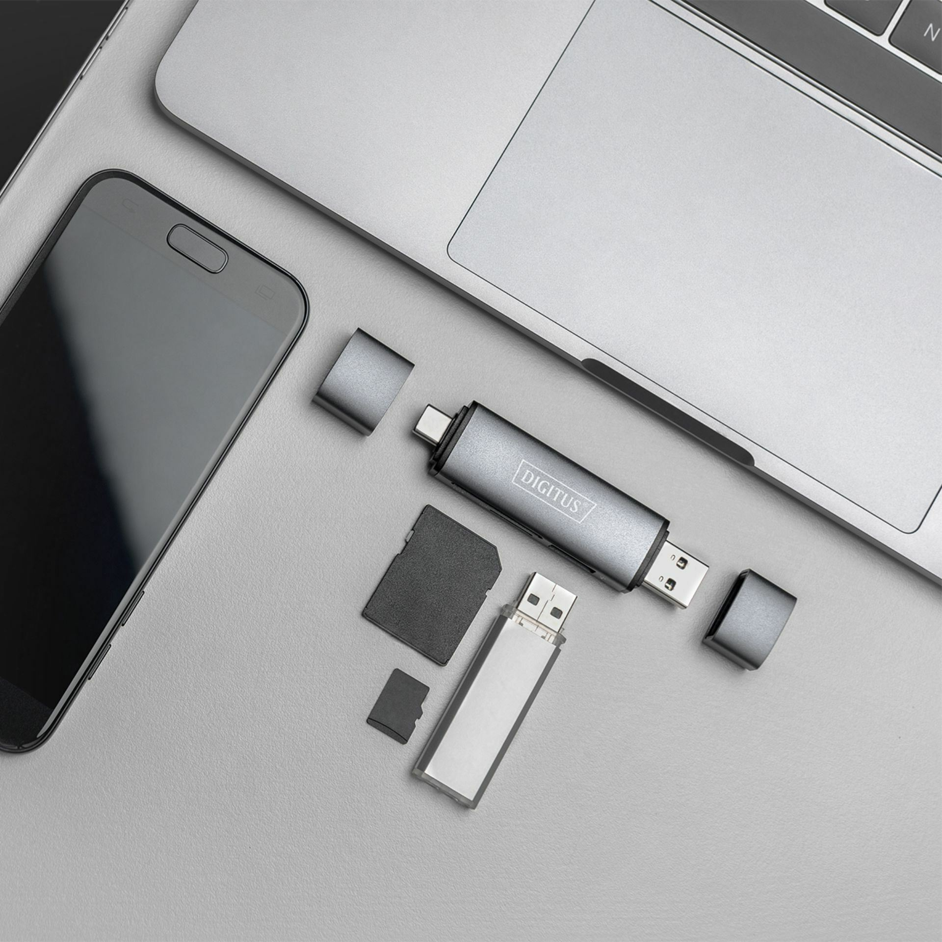 digitus_čitalec_kartic_usb_3.0_in_tip-c_zunanji_dongle_da-70886_3.jpg