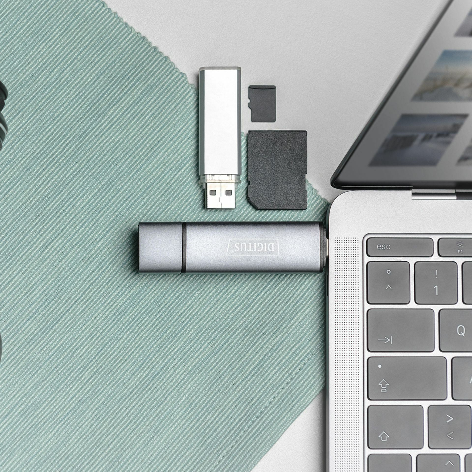 digitus_čitalec_kartic_usb_3.0_in_tip-c_zunanji_dongle_da-70886_8.jpg