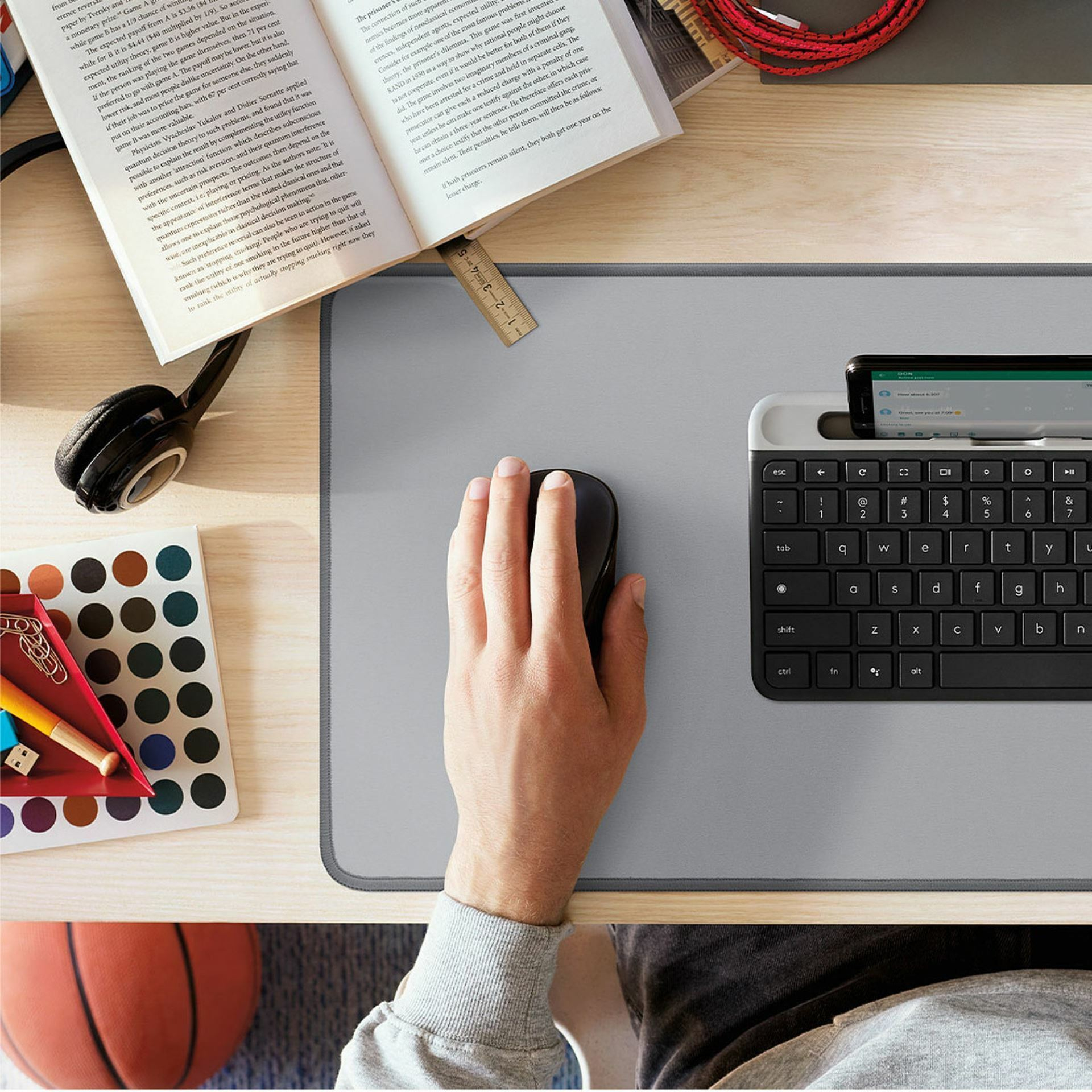 logitech_podloga_za_miško_desk_mat_studio_series_siva_956-000052_3.jpg