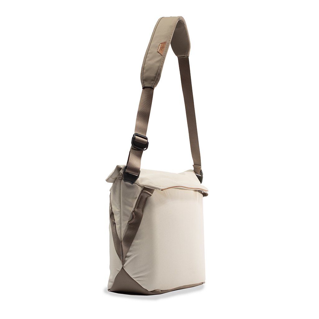 peak_design_everyday_tote_15l_v2_bone_-_bela_2.jpg