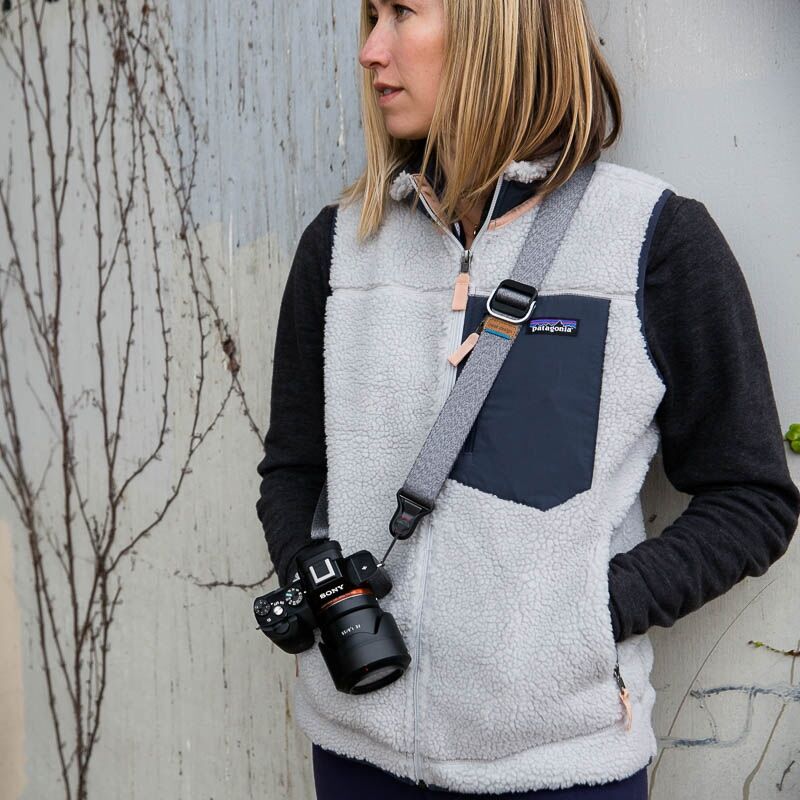 peak_design_slide_lite_naramni_pas_za_mirrorless_fotoaparate_-_ash_2.jpg