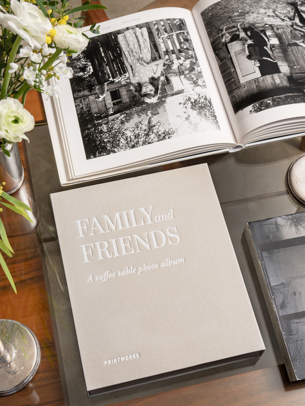 printworks_foto_album_family_and_friends,_grey_3.jpg