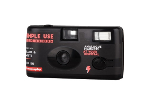 lomo_simple_use_fotoaparat_za_ve__kratno_uporabo_na_film_-_black_and_white_4.jpg