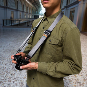 peak_design_slide_lite_naramni_pas_za_mirrorless_fotoaparate_-_ash_3.jpg