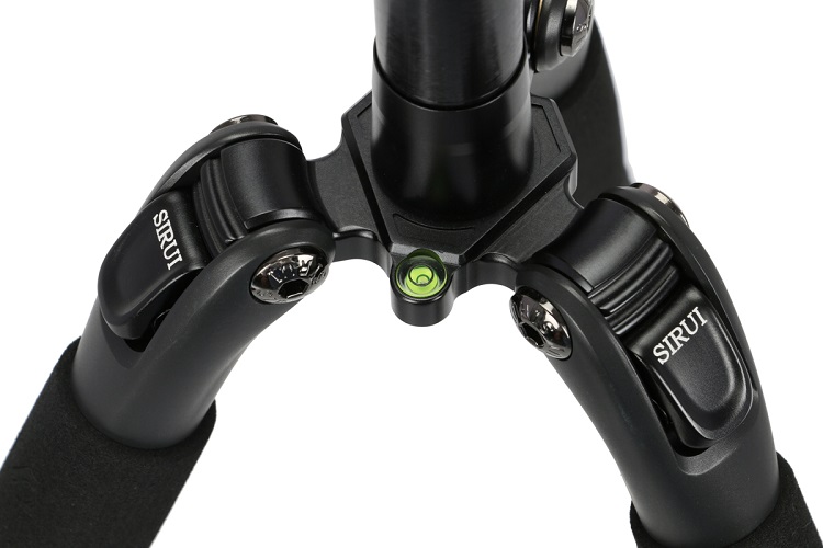 sirui_t-005sr_traveler_ultralight_-_stativ_alu___rn_z_glavo_b-00r_-_t05s-serija_3.jpg