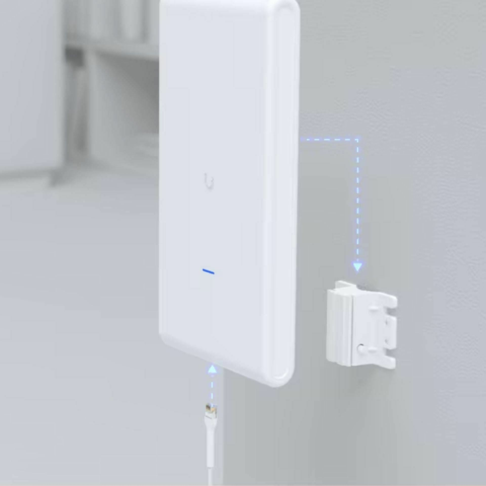 ubiquiti_dostopna_točka_wifi_ac_mesh_pro_uap-ac-m-pro_2.jpg
