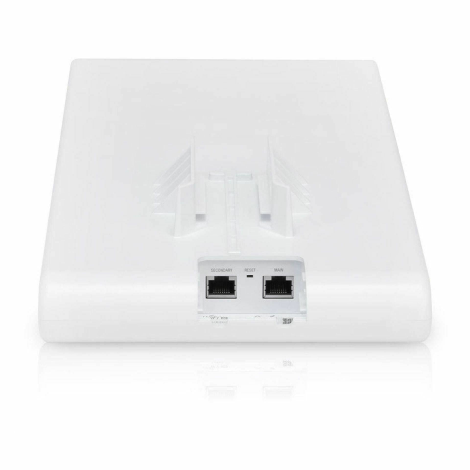 ubiquiti_dostopna_točka_wifi_ac_mesh_pro_uap-ac-m-pro_4.jpg